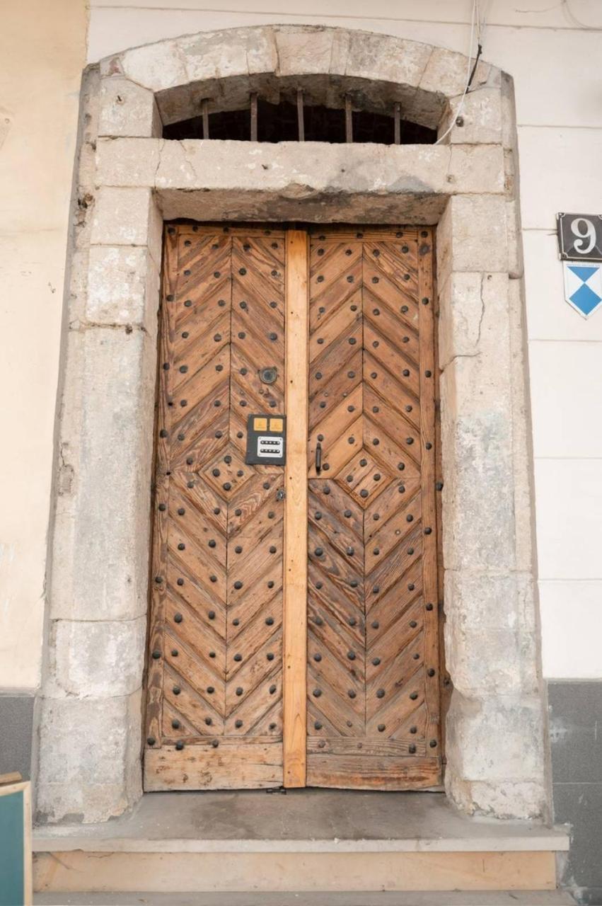 Apart Yaroslava Osmomysla 9 Square - City Center Lviv Kültér fotó
