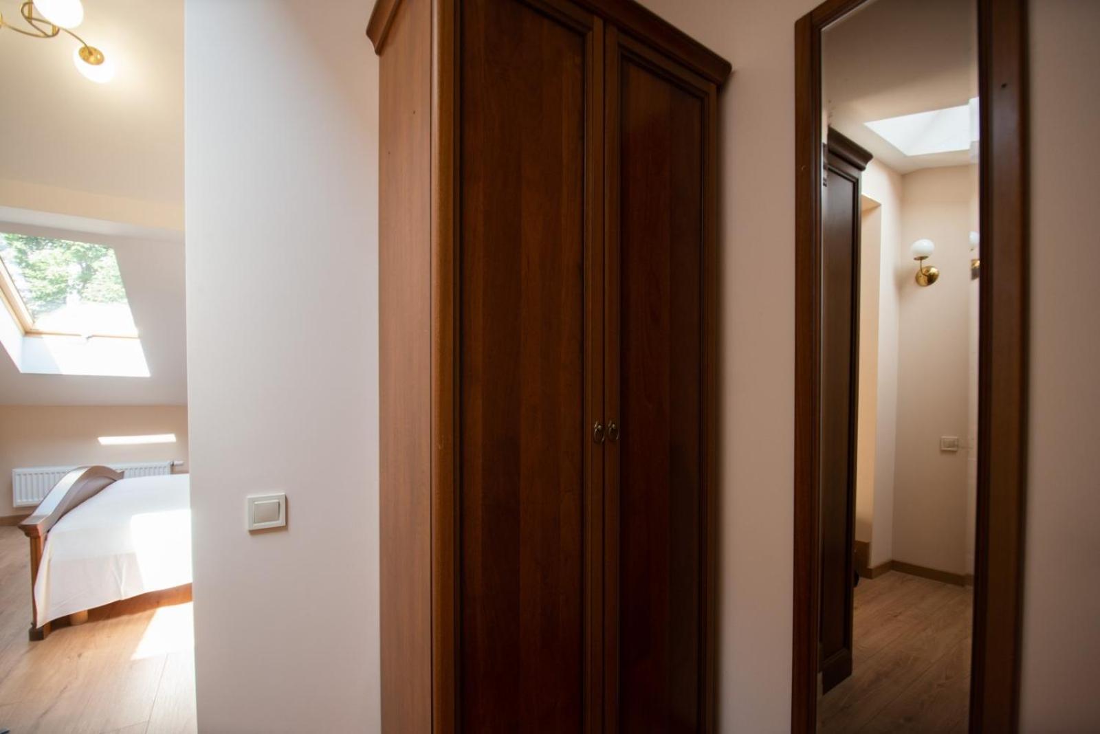 Apart Yaroslava Osmomysla 9 Square - City Center Lviv Szoba fotó