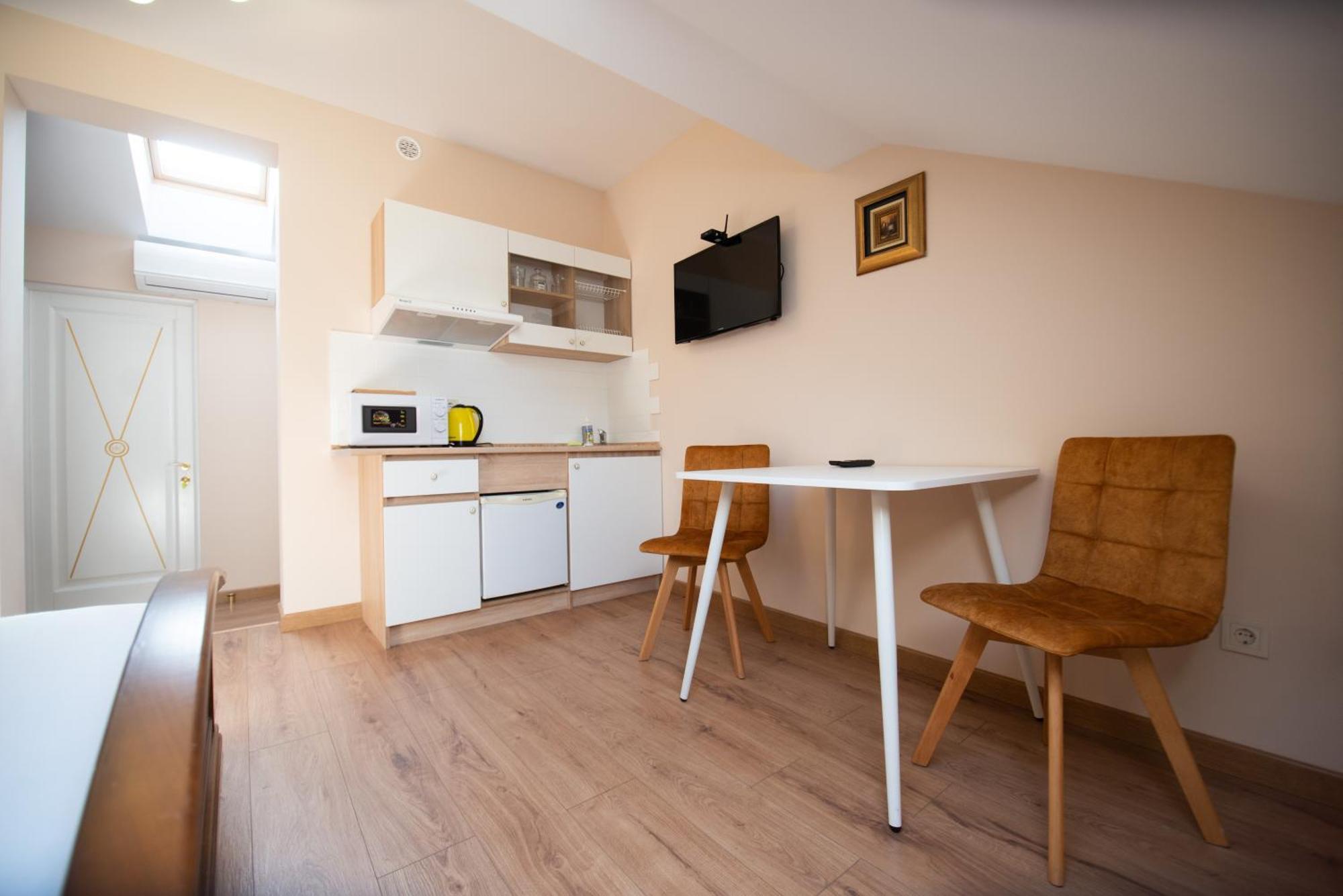 Apart Yaroslava Osmomysla 9 Square - City Center Lviv Szoba fotó