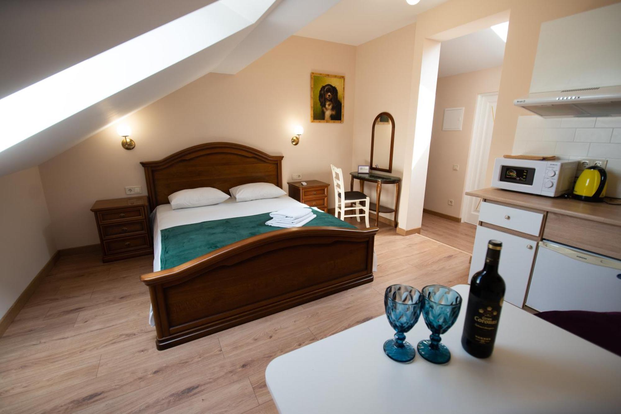 Apart Yaroslava Osmomysla 9 Square - City Center Lviv Szoba fotó