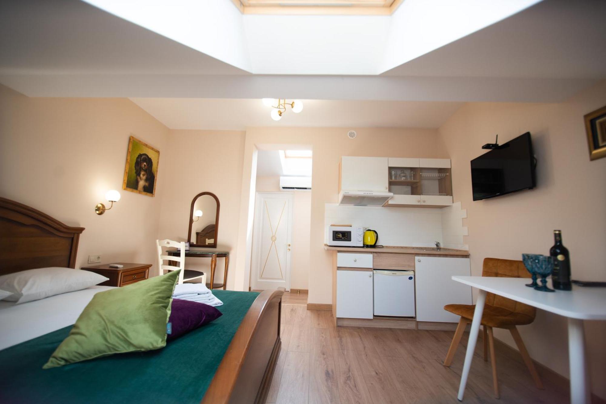 Apart Yaroslava Osmomysla 9 Square - City Center Lviv Szoba fotó